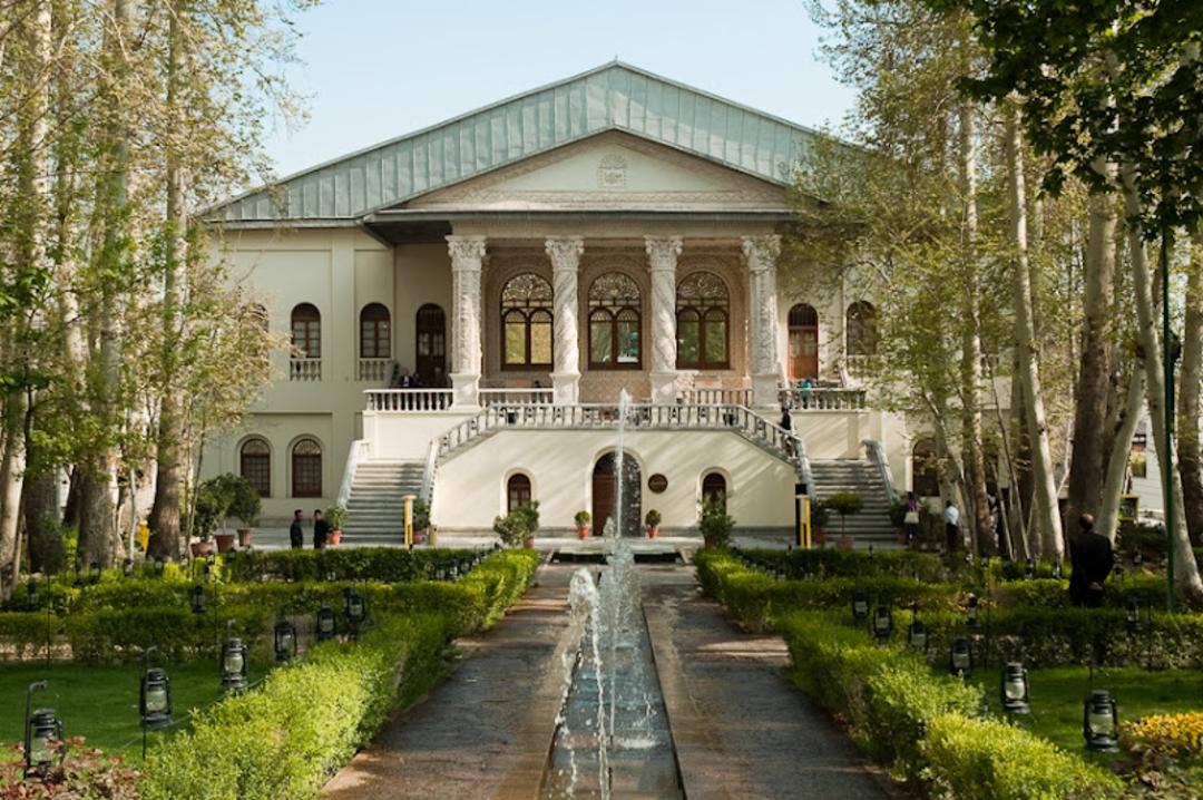 ساختمان تاریخی در باغ فردوس تهران