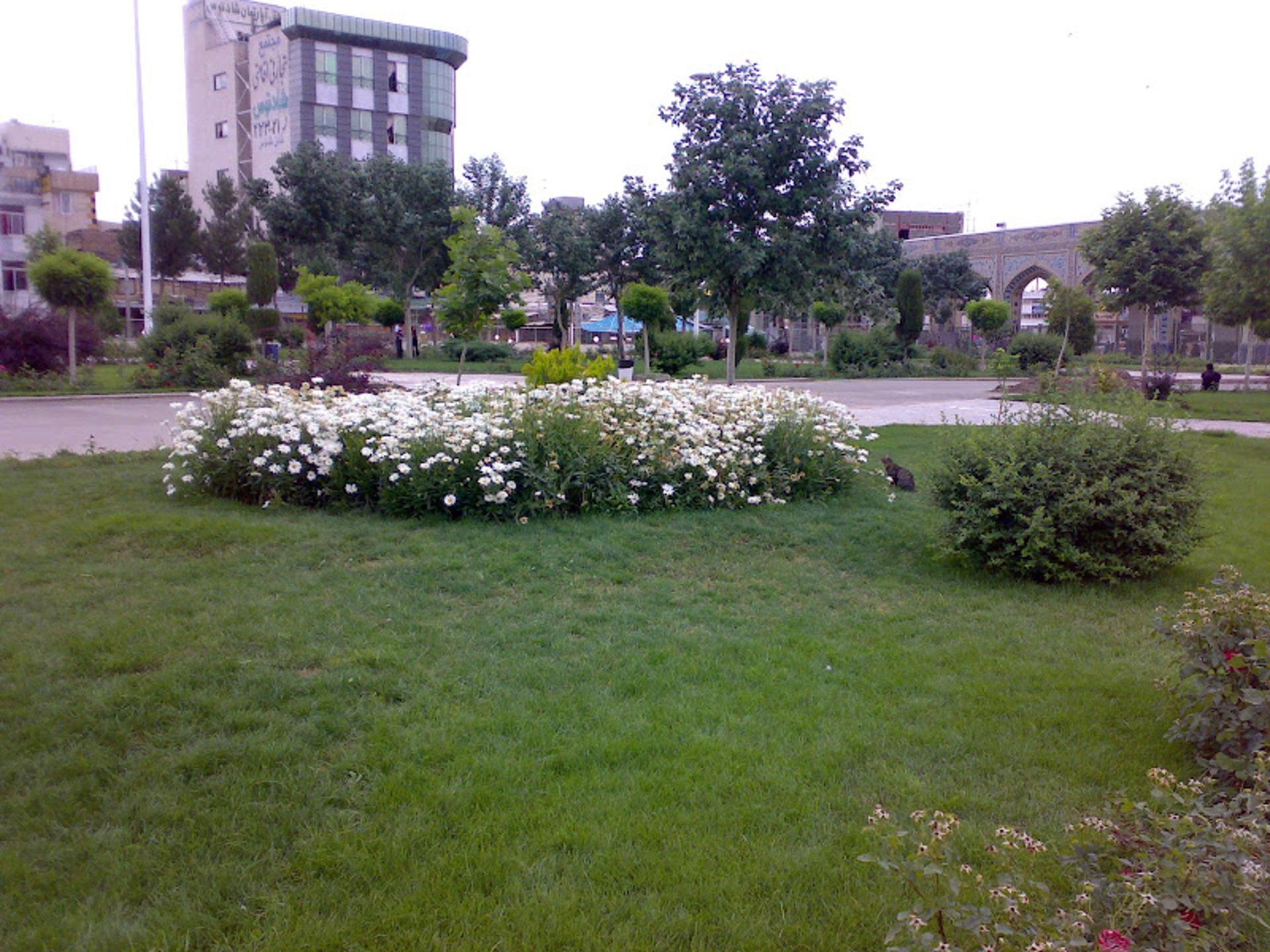 فضای گلکاری شده در باغ رضوان مشهد