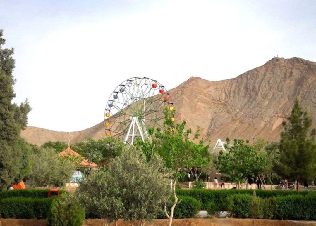 چرخ و فلک شهربازی پارک کوهستان یزد 