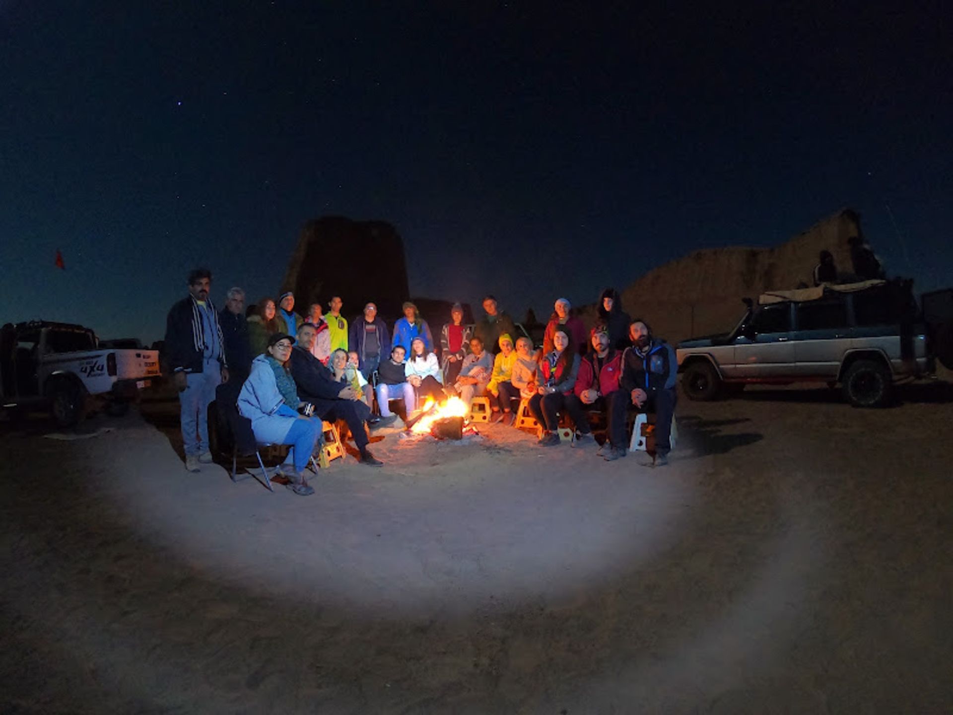 آتش روشن کردن در شب های سرد کویر
