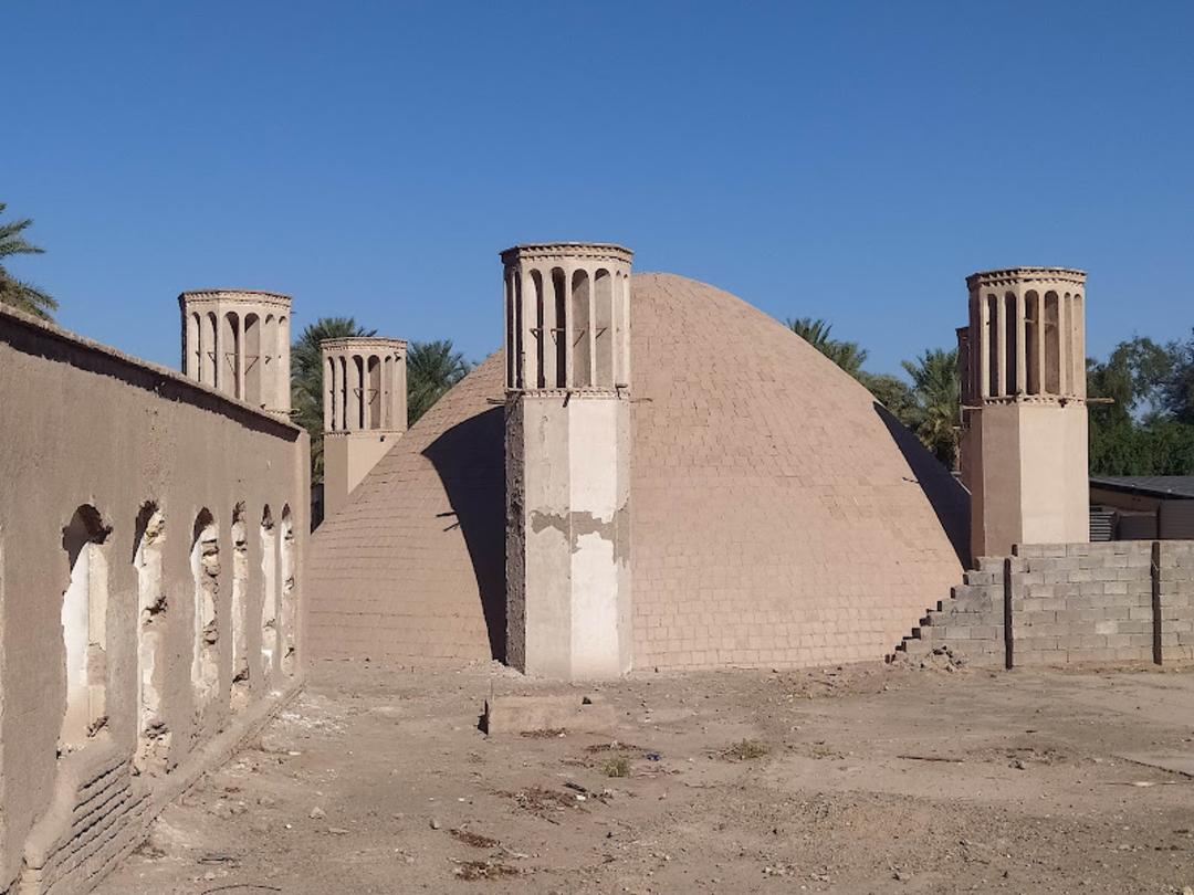 آب انبار تاریخی شهداد با بادگیرهای معروف
