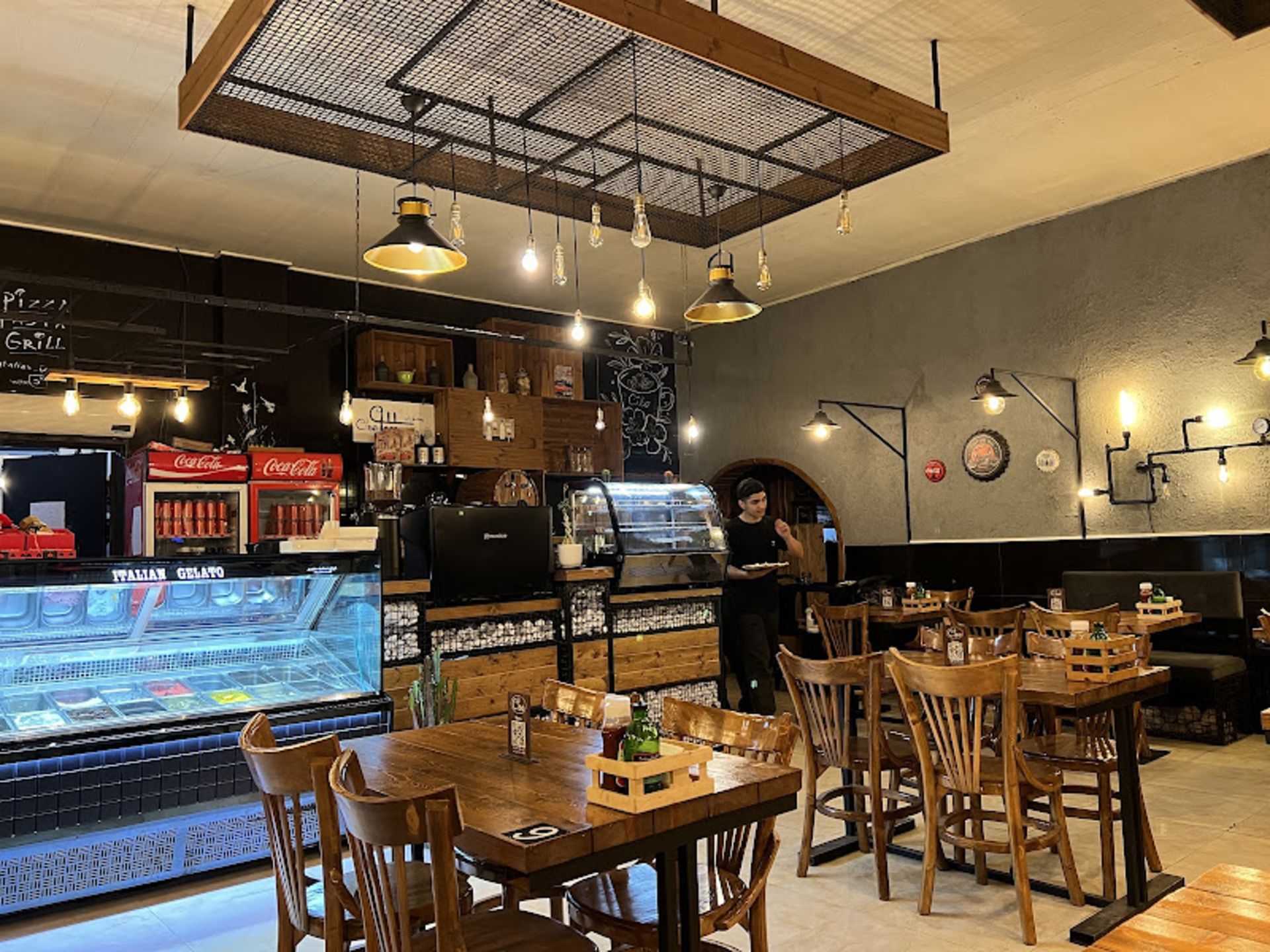 کافه رستوران سیبو بابلسر با دکوراسیون مدرن