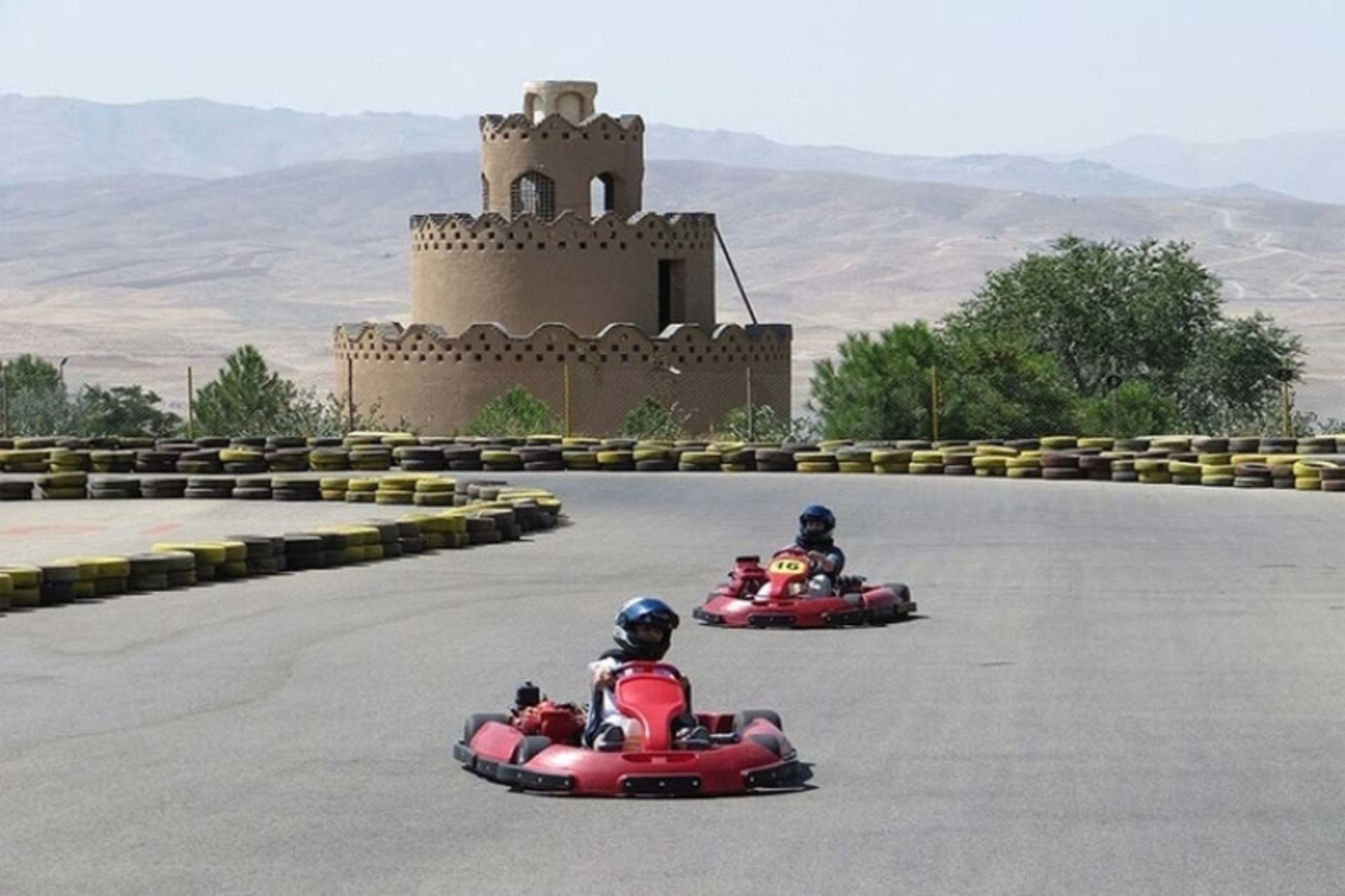 کارتینگ در باغ جوان