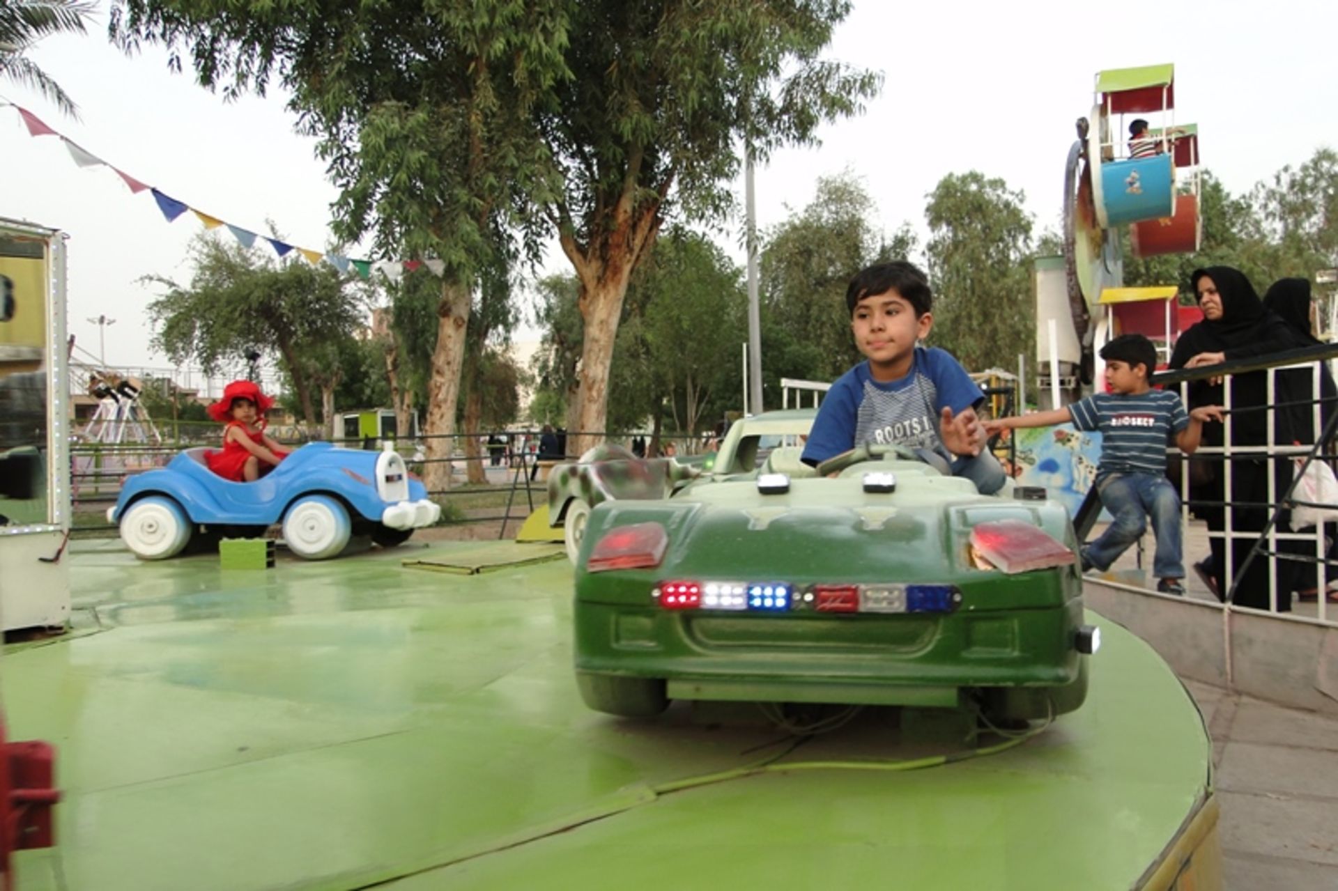 ماشین بازی برای کودکان در شهربازی پاداد