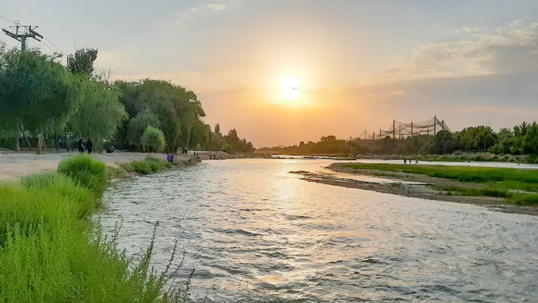 غروب خورشید در پارک جنگلی ناژوان