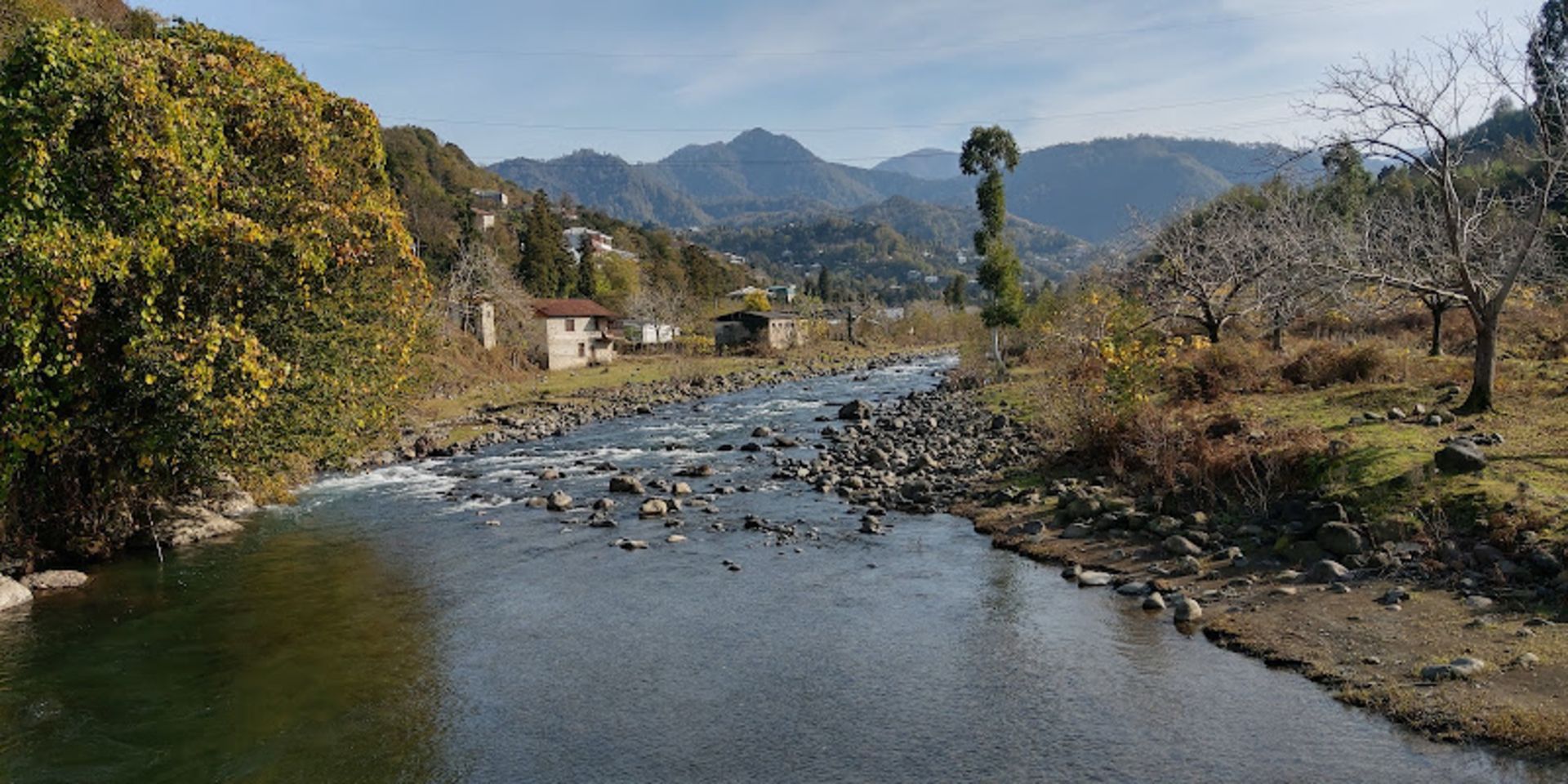 طبیعت پاییزی پارک ملی متیرالا در باتومی 