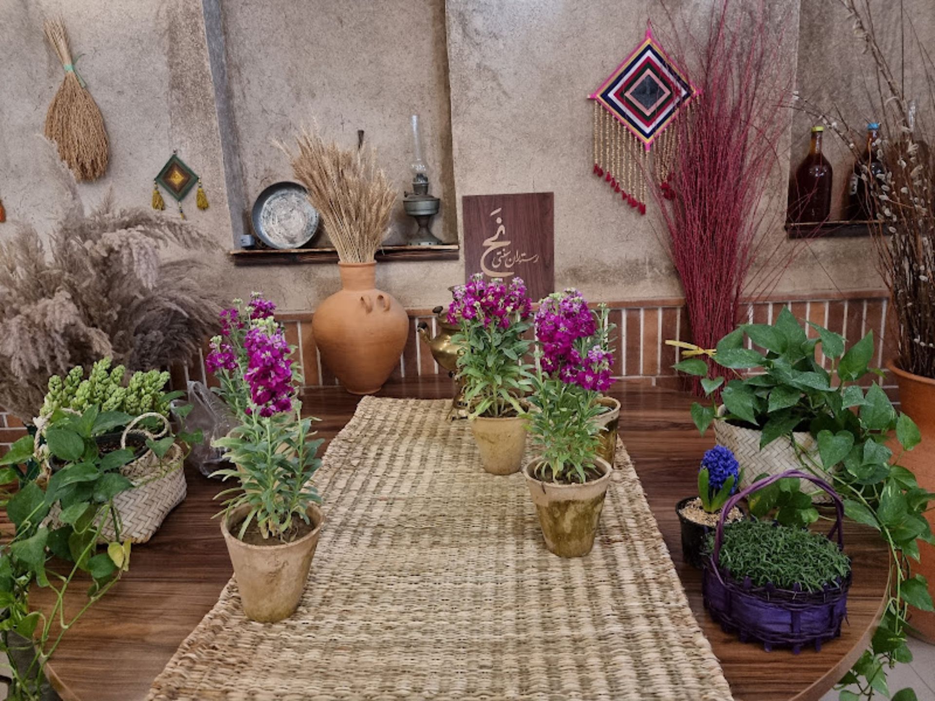 دکوراسیون جذاب رستوران سنتی نح 