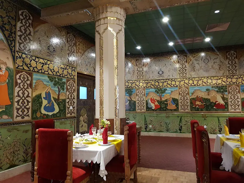 دیوارهای نقاشی شده در رستوران های هتل عباسی