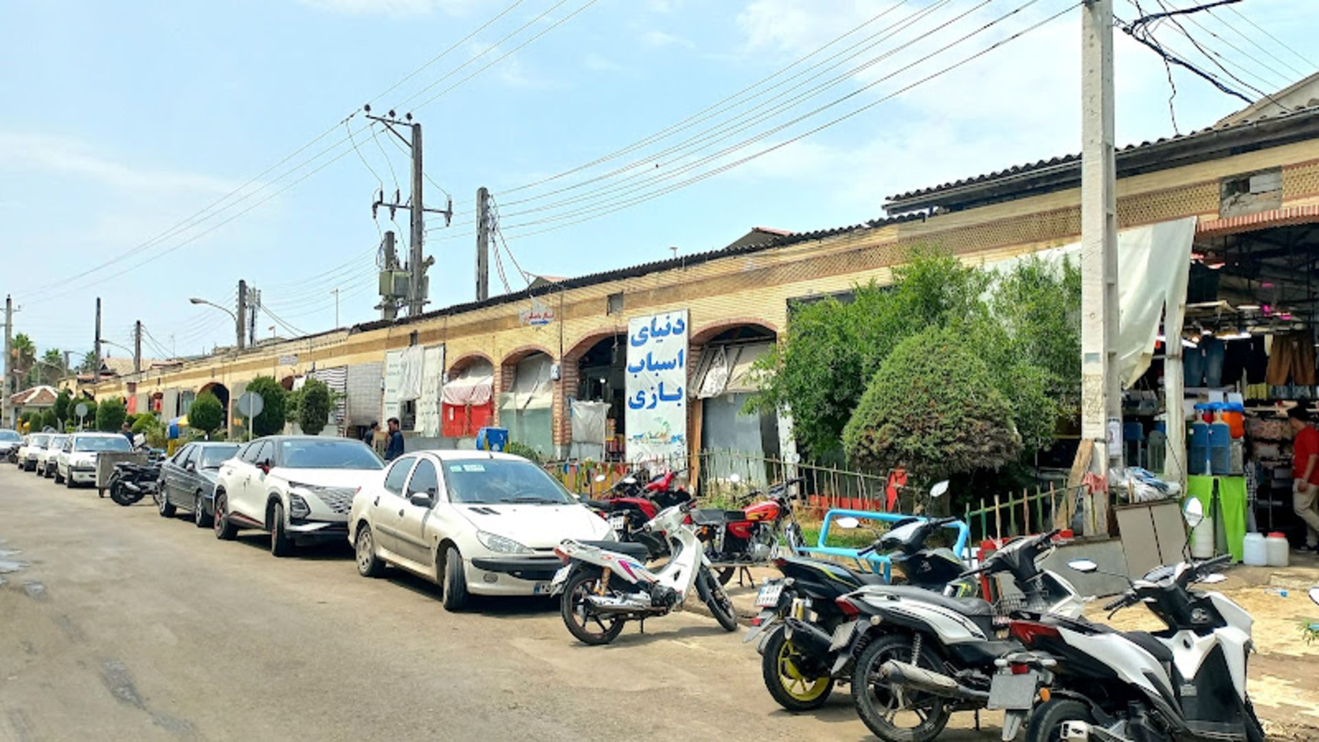 فضای بیرونی بازار ساحلی آستارا