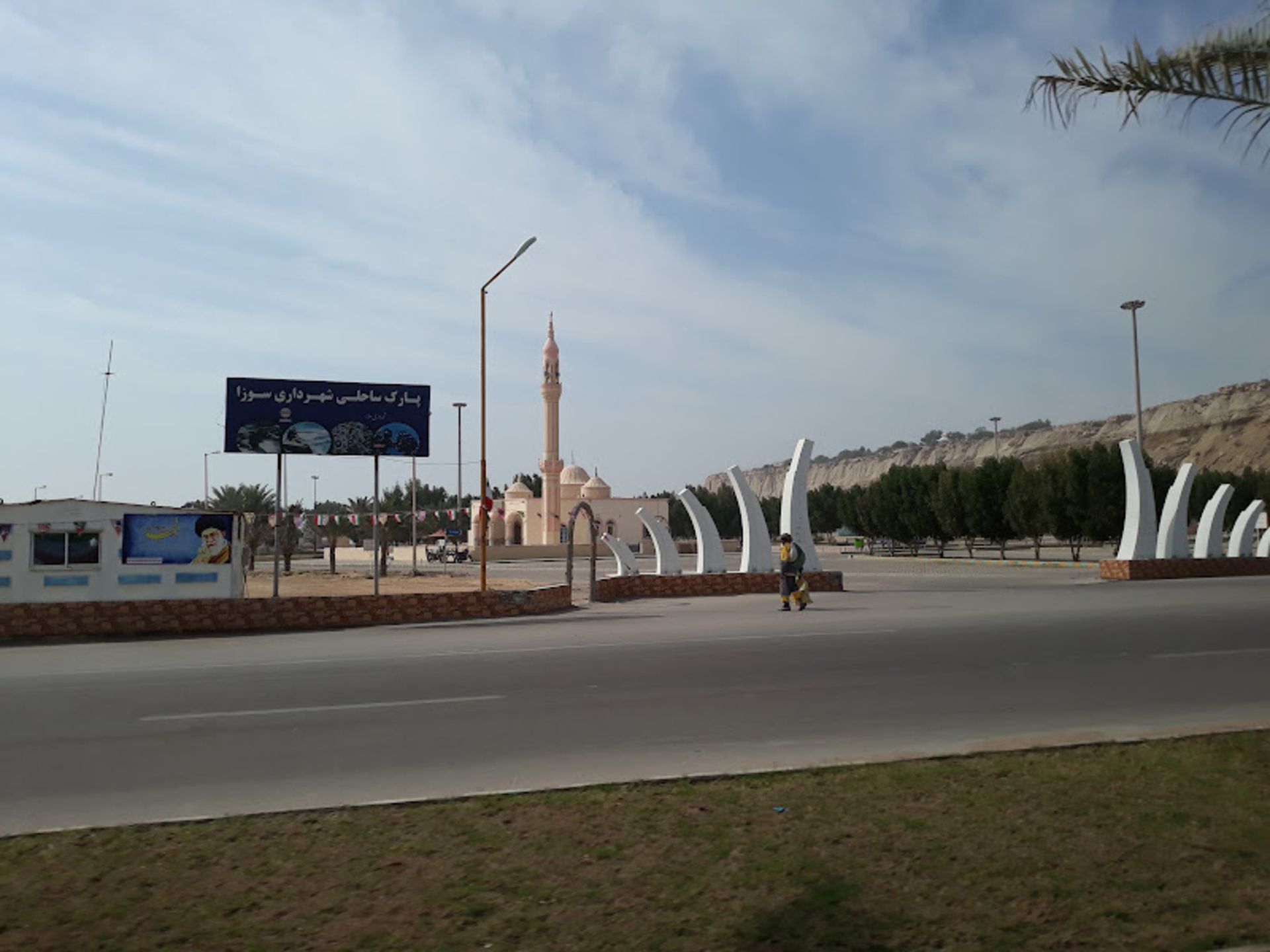 مسیر آسفالته در پارک ساحلی سوزا