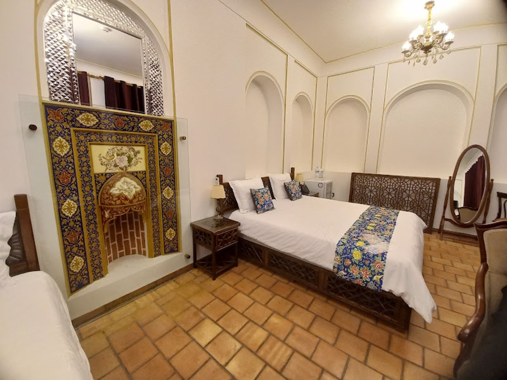 اتاق سنتی بوتیک هتل عمارت میرزا مهدی فراشباشی در تبریز