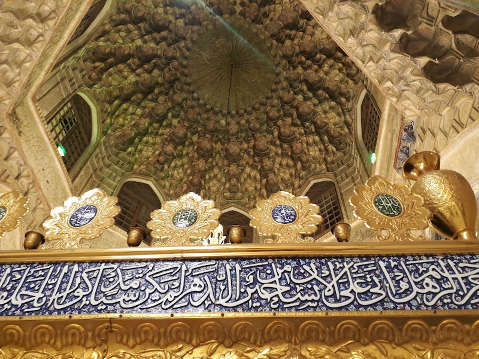 نمای داخلی گنبد خشتی از داخل گنبد خشتی