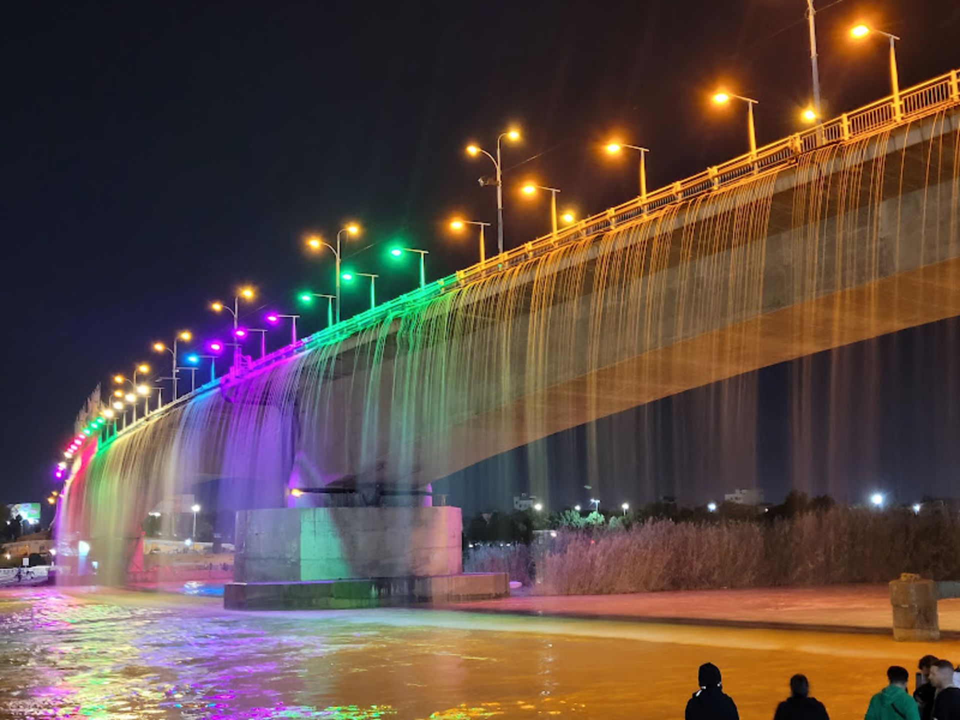 آبشار نورانی پل هفتم در اهواز