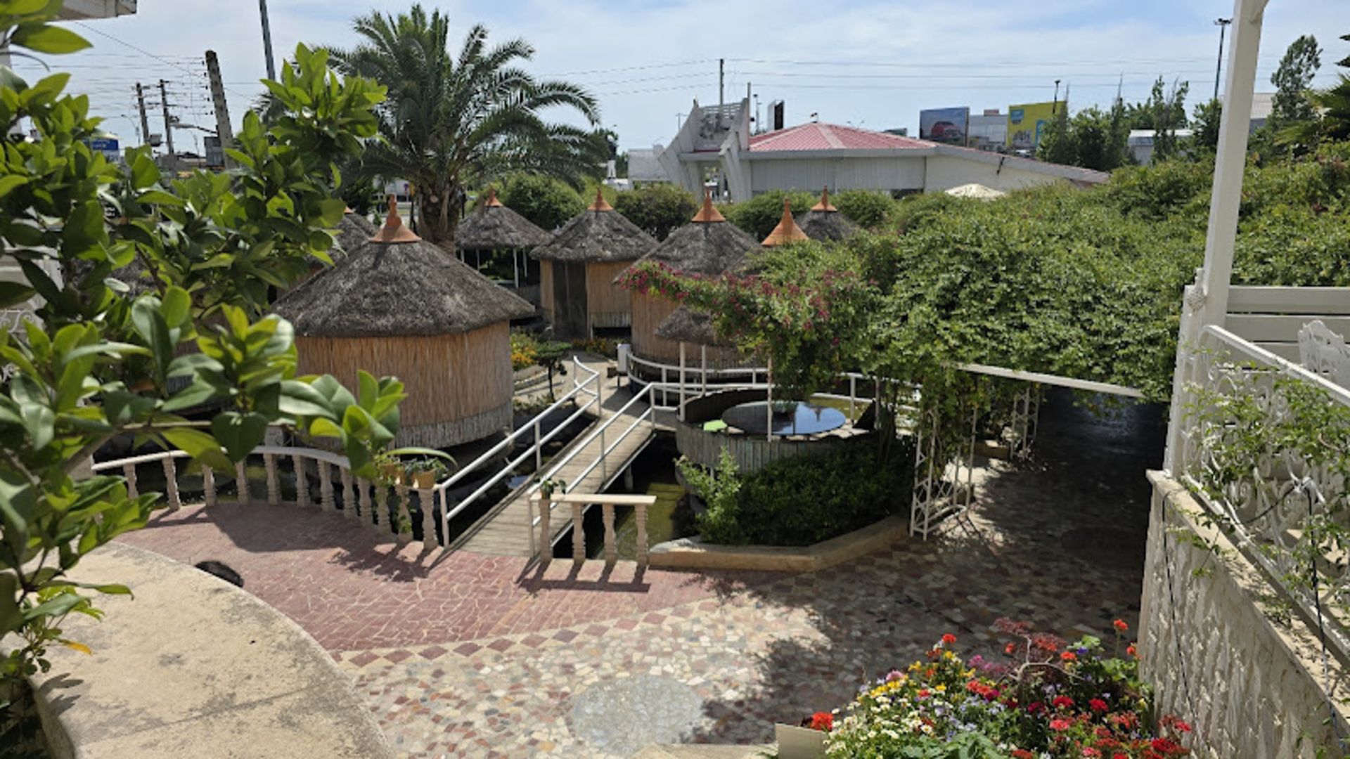 آلاچیق های رستوران قصر ماهی بابلسر