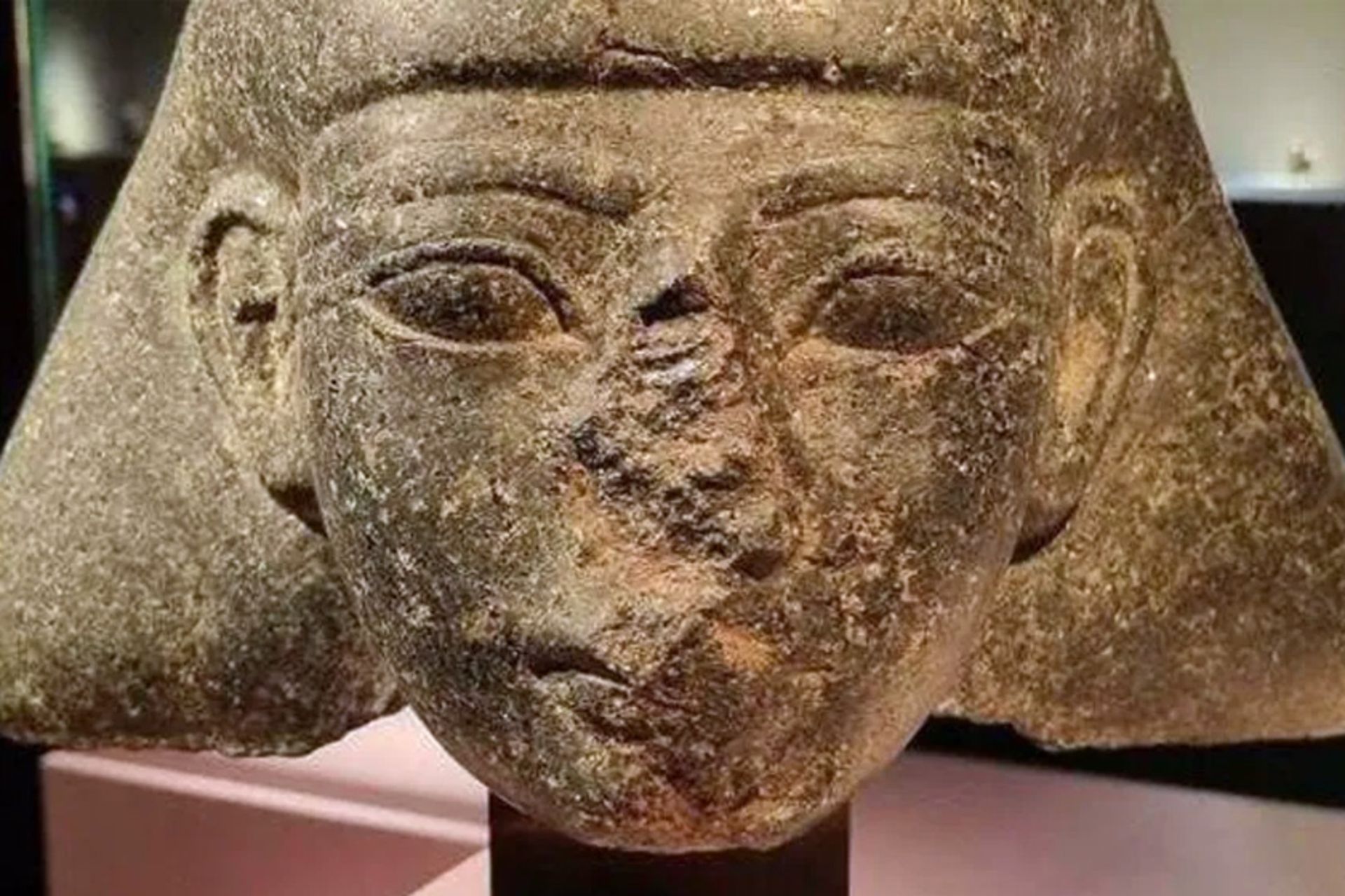 آثار سرقتی مصر 