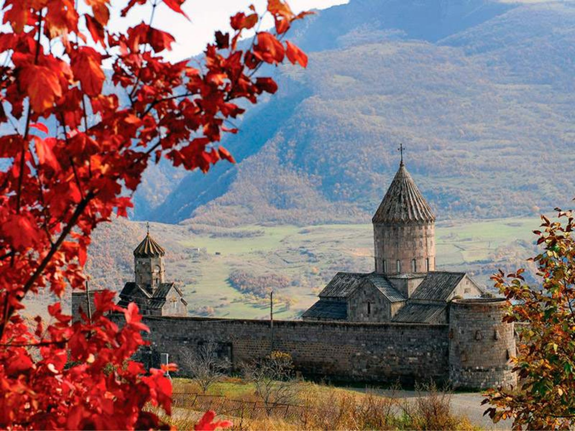 طبیعت پاییزی اطراف صومعه تاتو ارمنستان