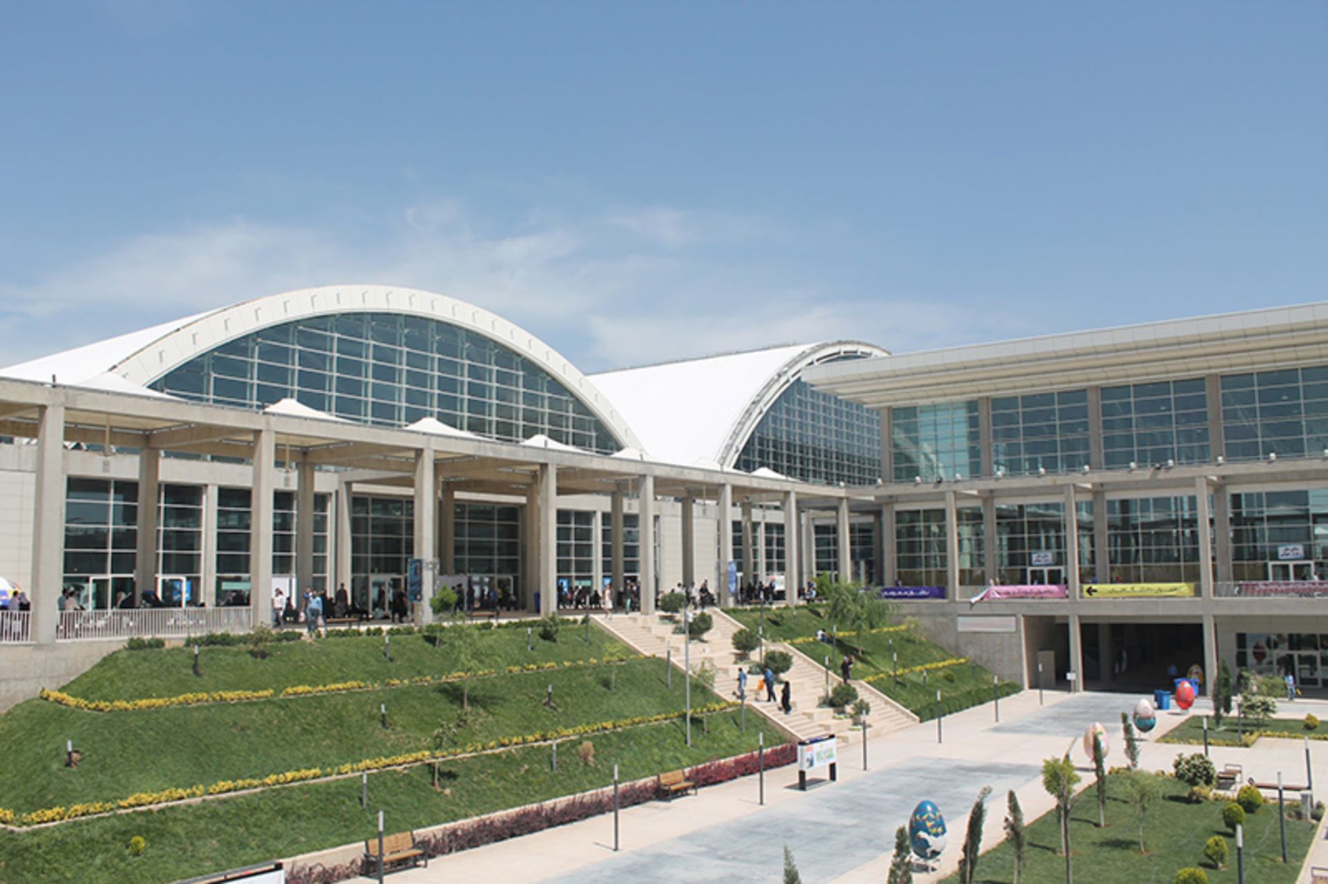 فضای سبز محوطه شهر آفتاب تهران