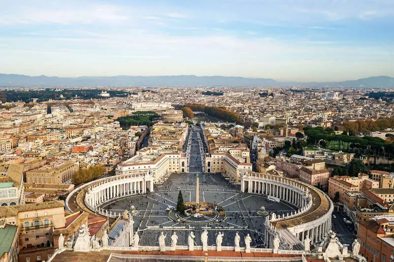 میدان سنت پیتر (St. Peter's Square) و معماری شهر واتیکان از بالا