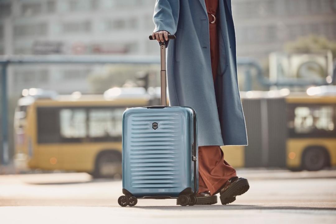 چمدان آبی برند ویکتورینوکس 