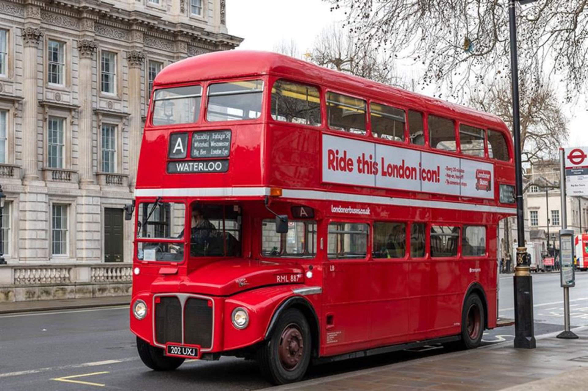 اتوبوس‌ کلاسیک روت‌مستر در خیابان های لندن