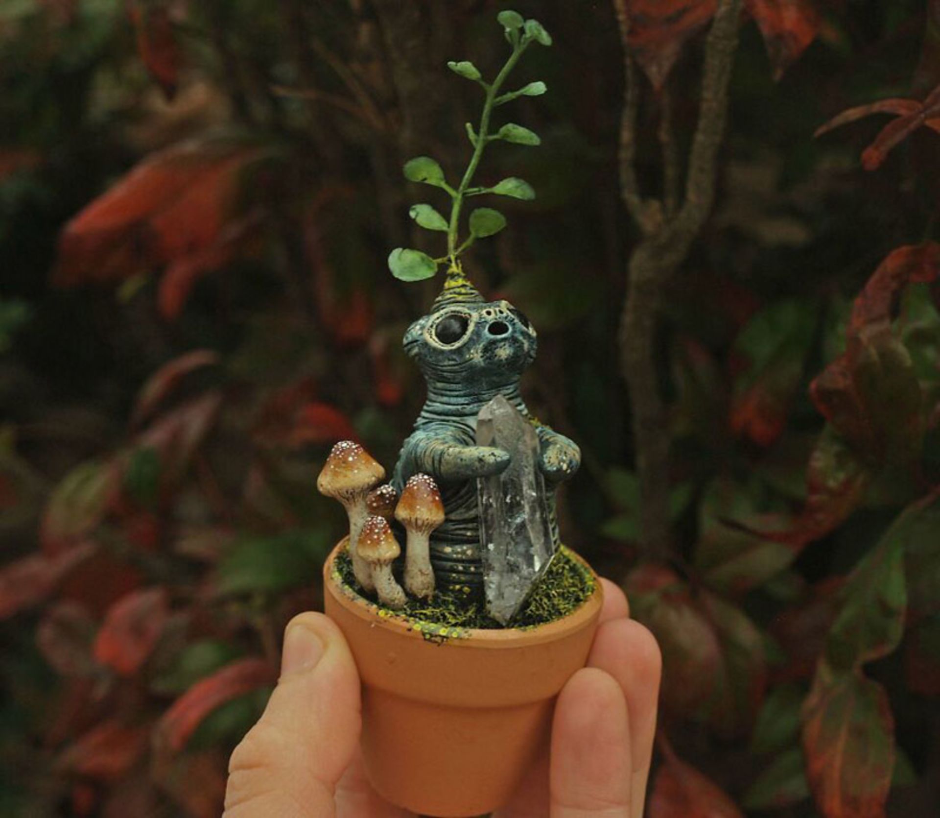 گلدان کوچک فانتزی با مجسمه