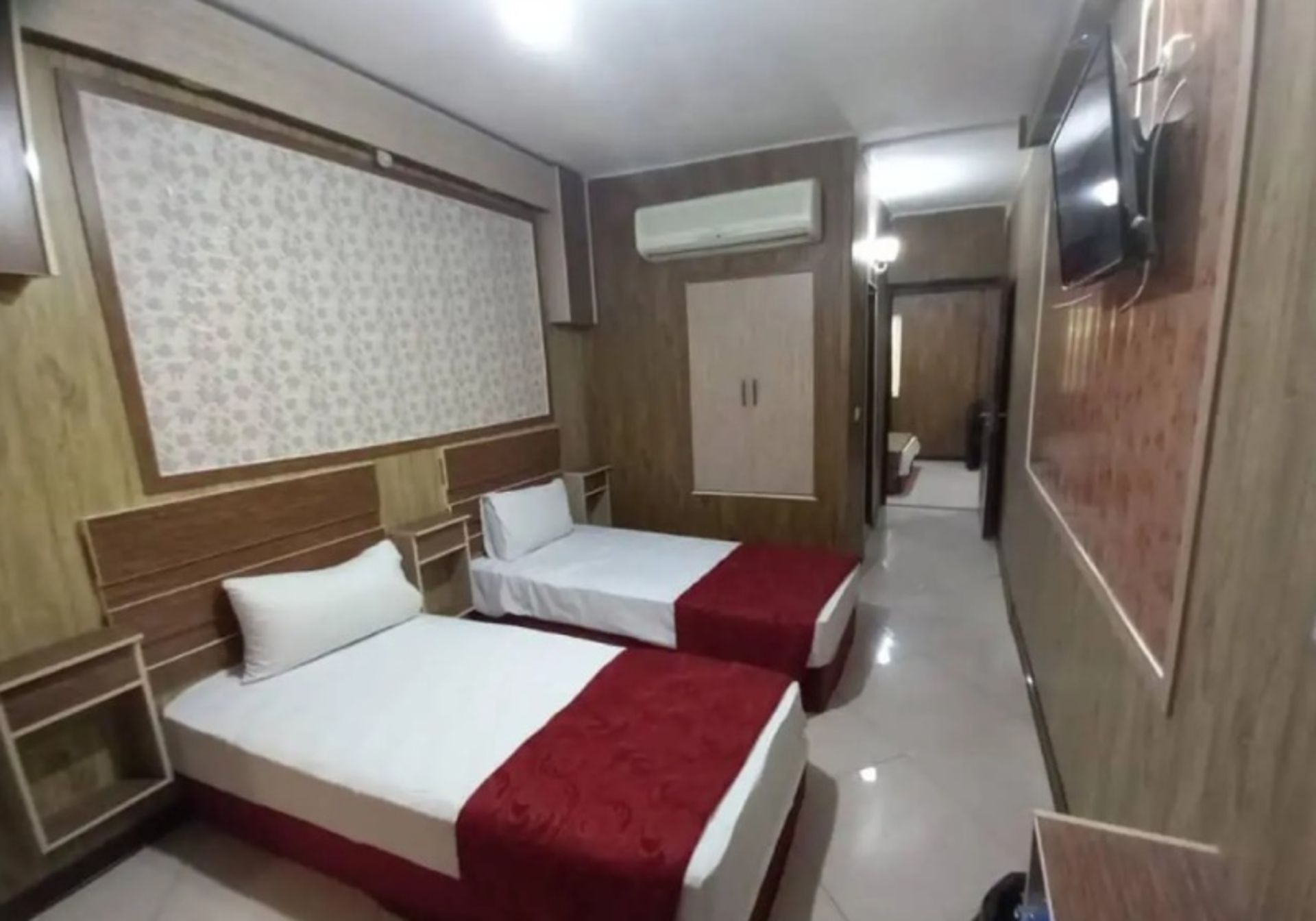 اتاق دو تخته هتل دو ستاره پانیذ در کیش