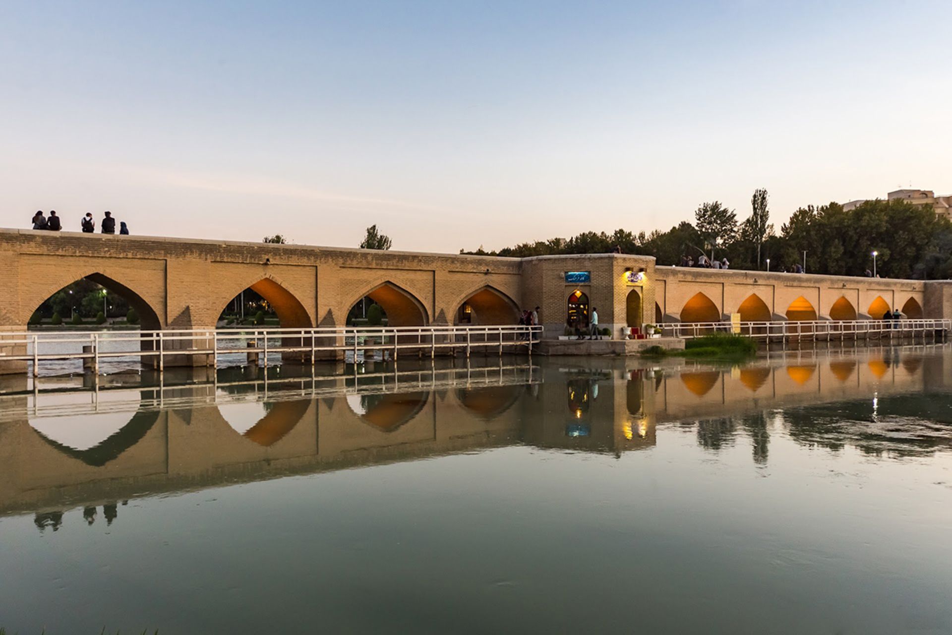 پل چوبی اصفهان و زاینده رود