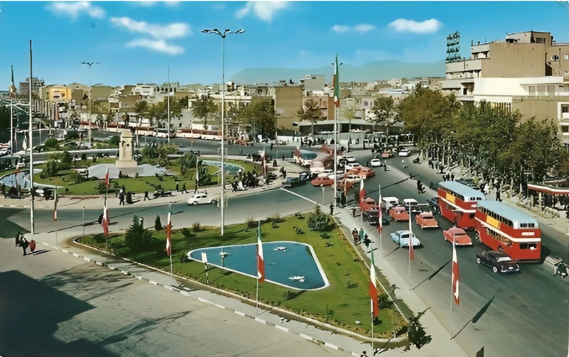 عکس تاریخی میدان انقلاب