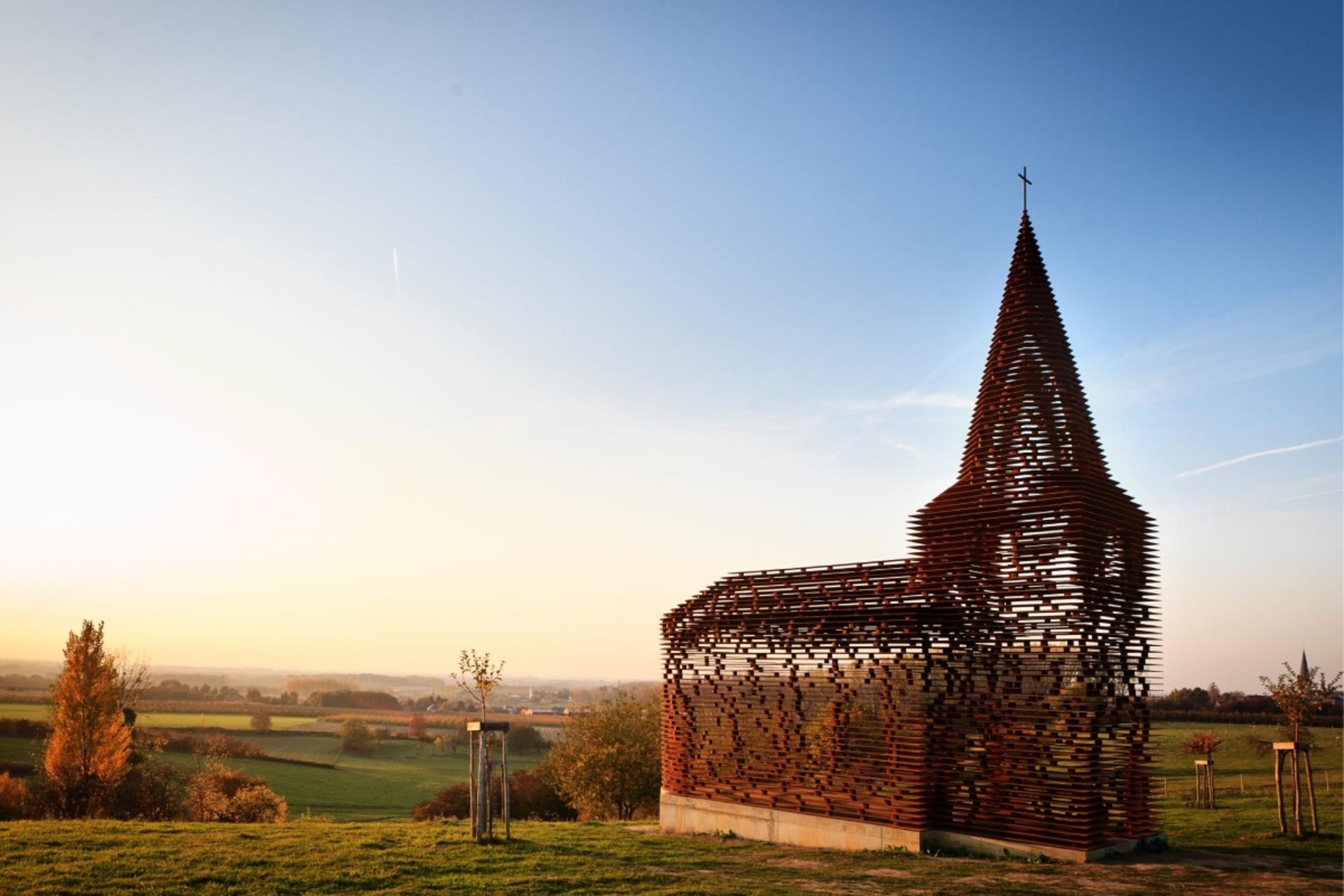 نمای بیرونی کلیسای شفاف بلژیک