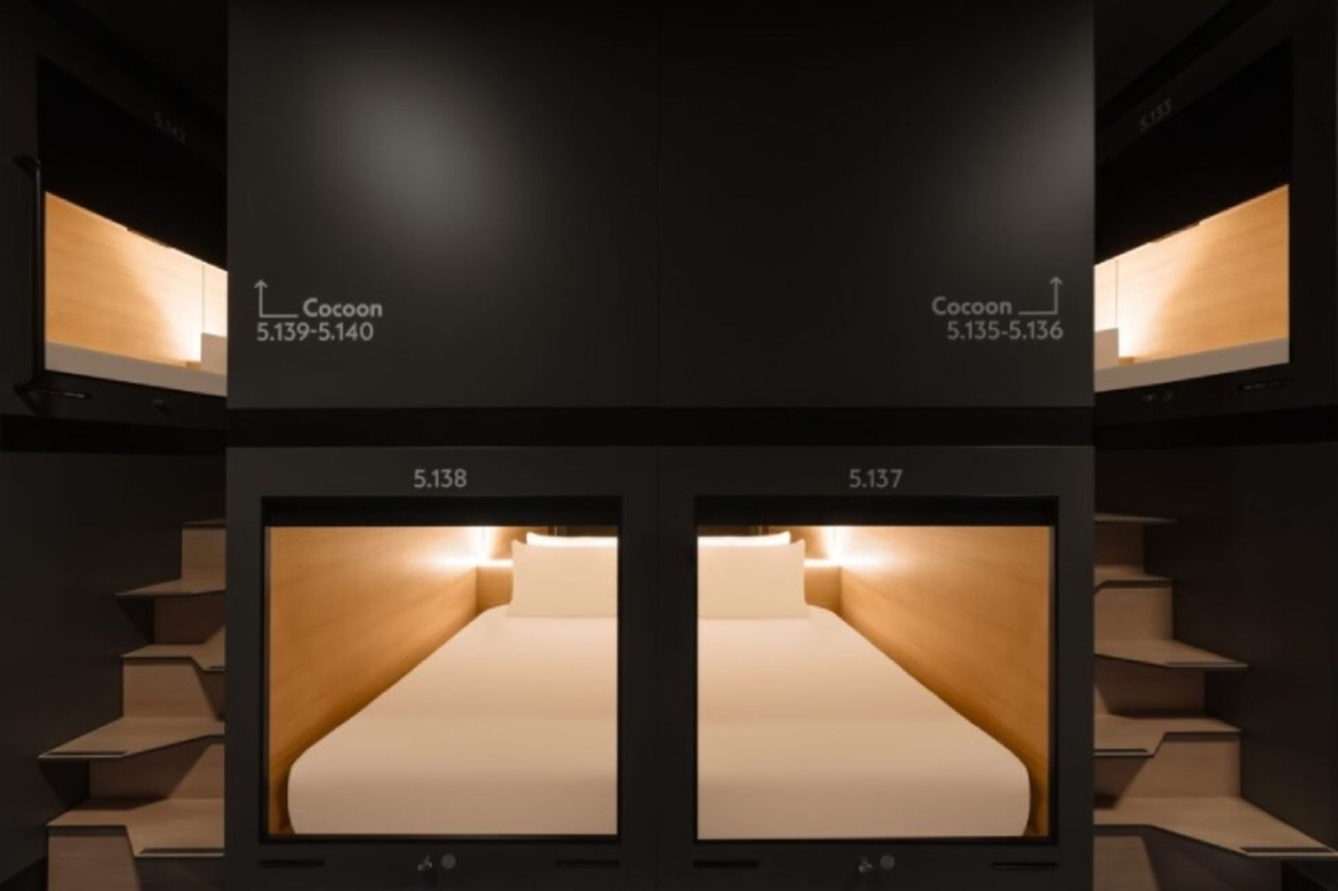 اتاق‌های کپسولی در کنار یکدیگر در هتل زدول لندن