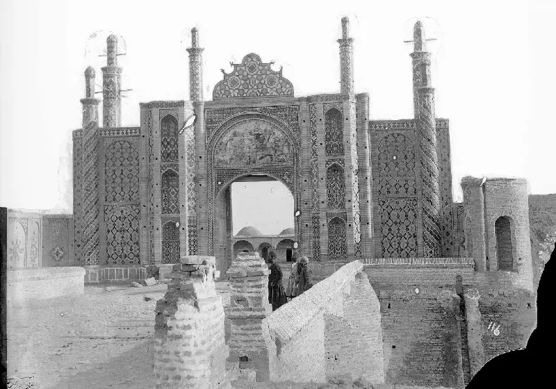 عکسی قدیمی از دروازه دولت 